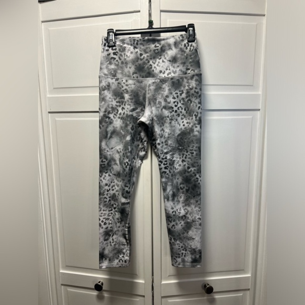 Evolution And Creation The Mia Leggings Size Medium Color Gray And White
